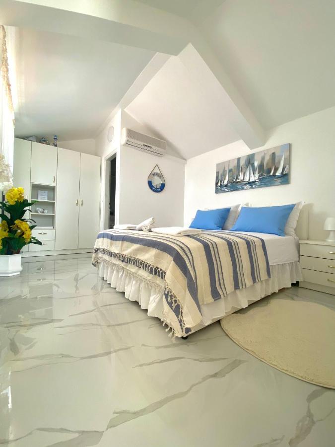 Apartments And Rooms Katarina Živogošće Esterno foto