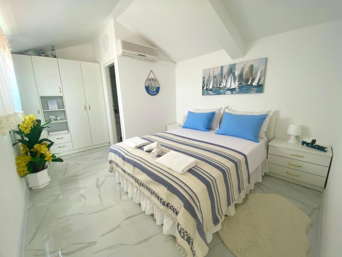 Apartments And Rooms Katarina Živogošće Esterno foto