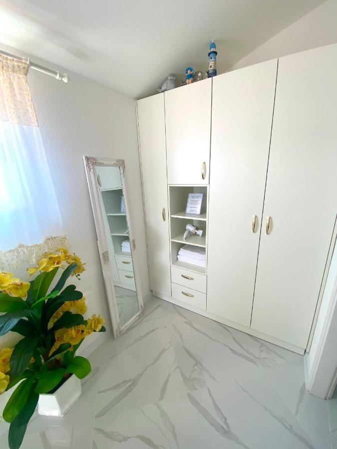 Apartments And Rooms Katarina Živogošće Esterno foto
