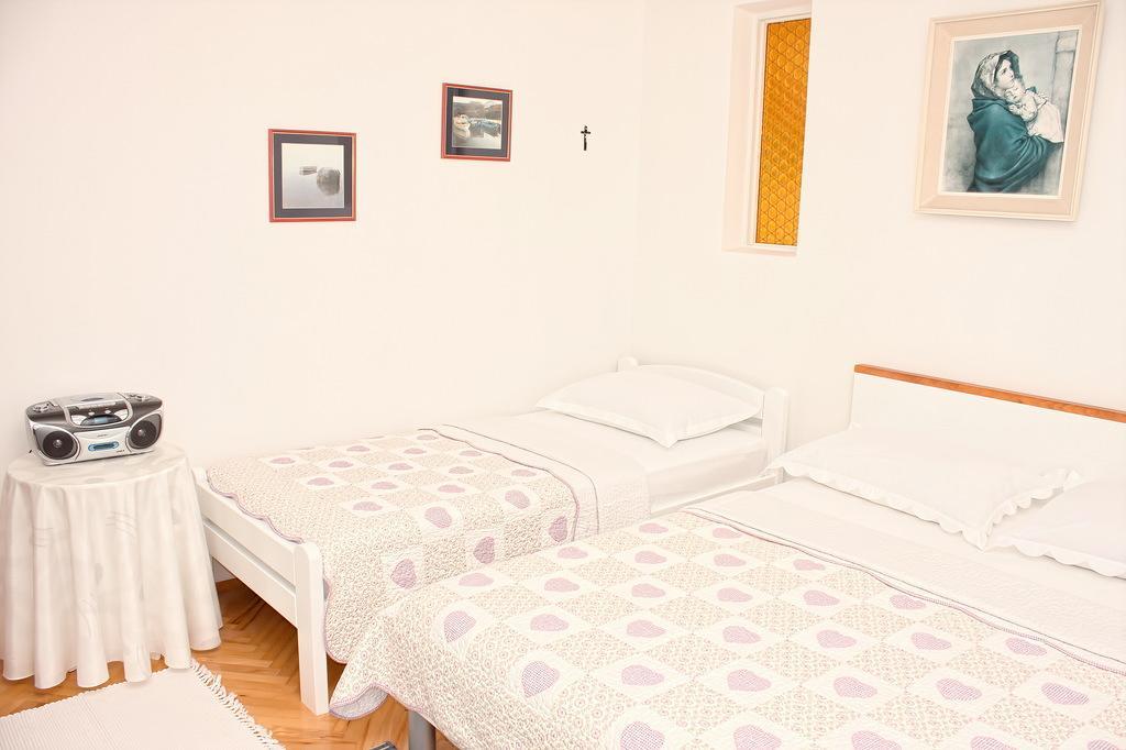Apartments And Rooms Katarina Živogošće Esterno foto
