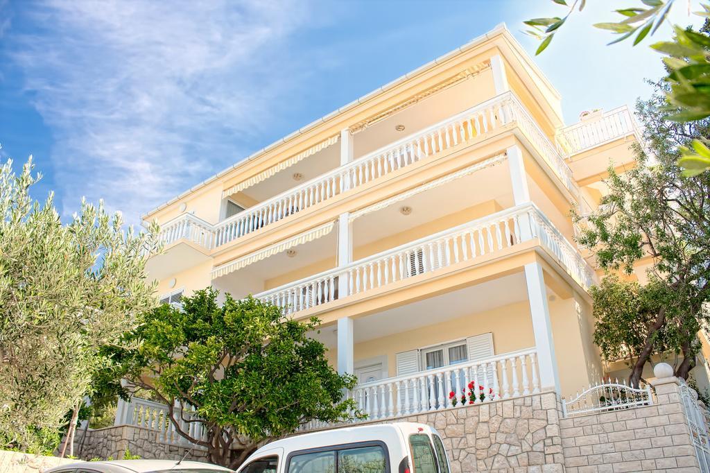 Apartments And Rooms Katarina Živogošće Esterno foto