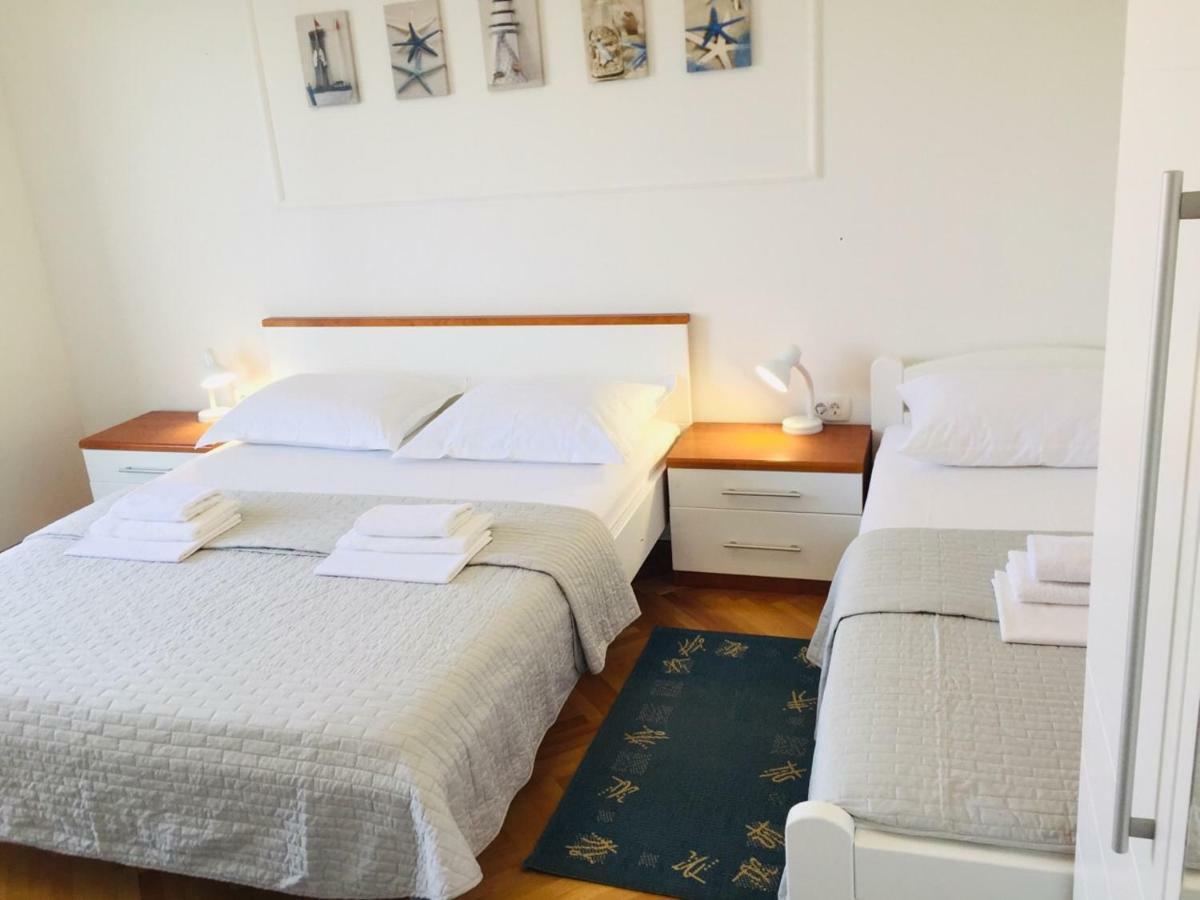 Apartments And Rooms Katarina Živogošće Esterno foto